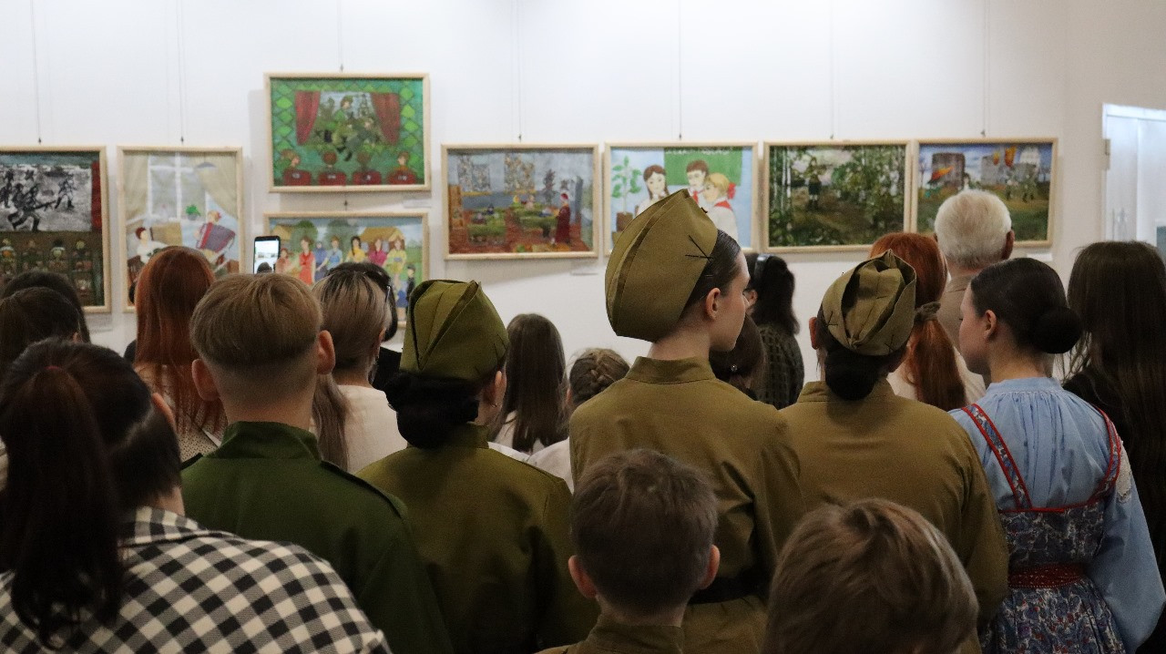 Выставка детских рисунков о ВОВ открылась в Ставрополе Выставка детских рисунков о ВОВ открылась в Ставрополе