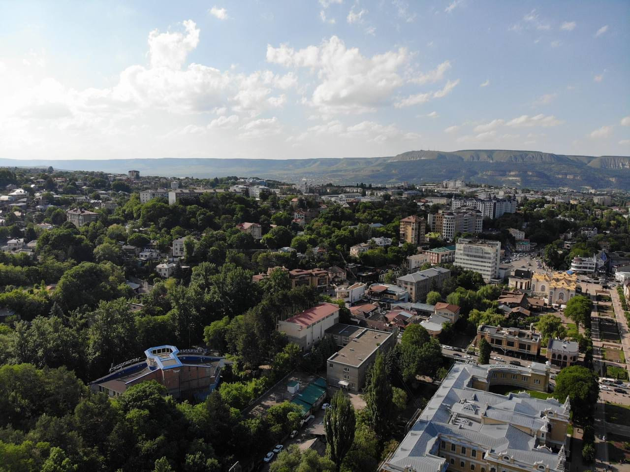 248 гостиниц, санаториев и других мест для размещения туристов насчитывается в Кисловодске