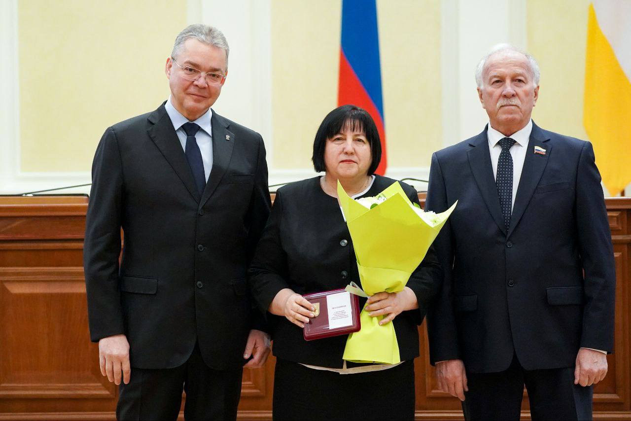 Знак «Заслуженный работник образования Ставропольского края» получили первые учителя