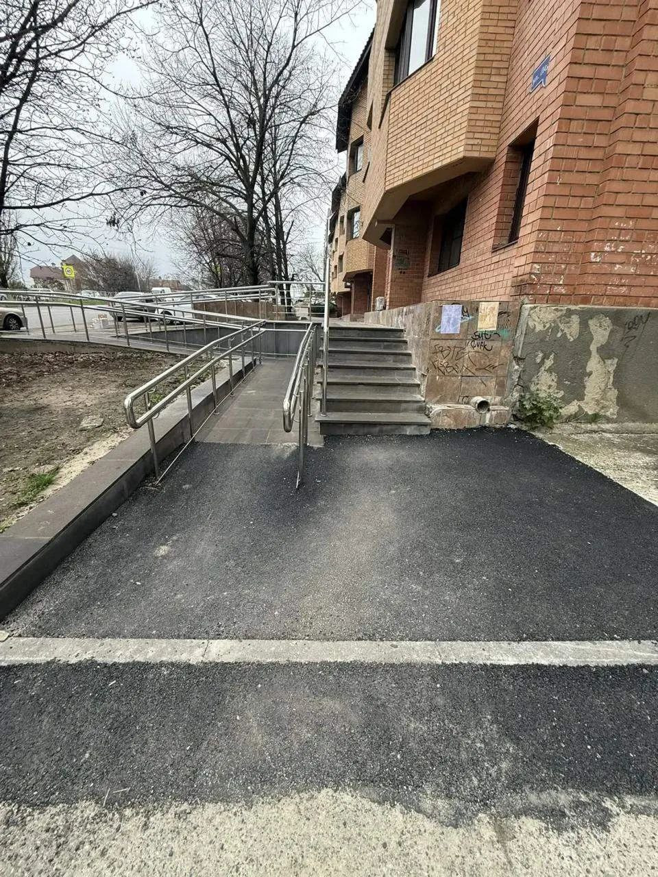 В Ставрополе продолжают делають доступными тротуары и пандусы В Ставрополе продолжают делають доступными тротуары и пандусы
