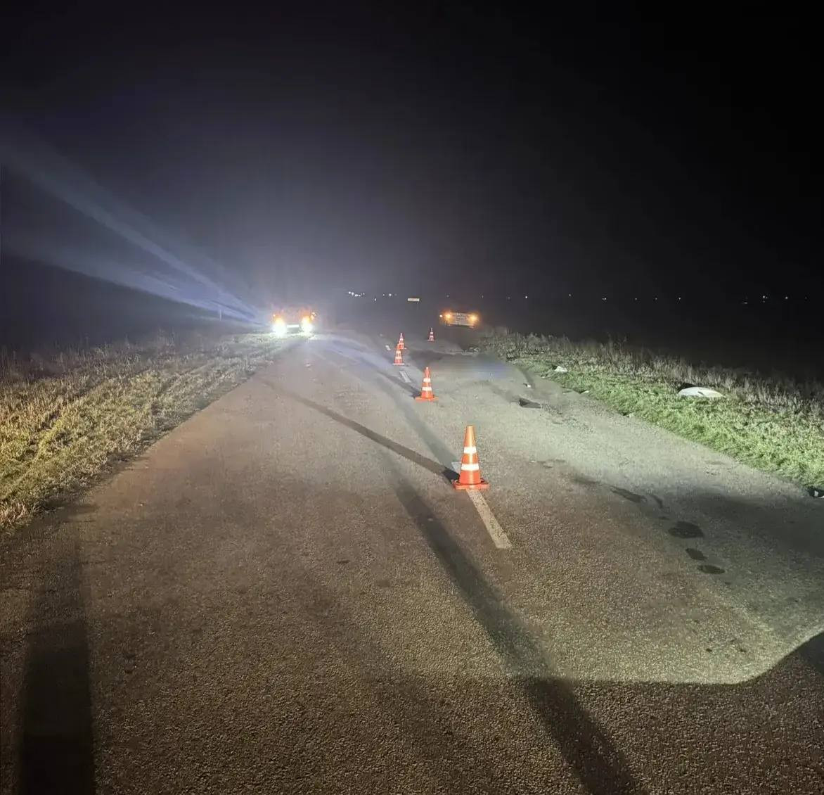 55-летний мужчина шел по краю дороги и погиб под колесами автомобиля на Ставрополье 55-летний мужчина шел по краю дороги и погиб под колесами автомобиля на Ставрополье