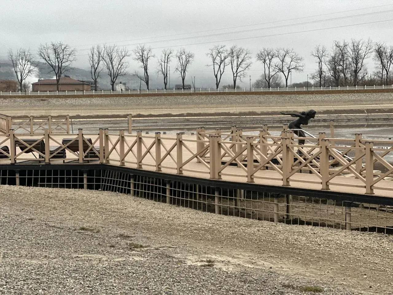 Старое озеро в Кисловодске спустили для ремонтных работ Старое озеро в Кисловодске спустили для ремонтных работ