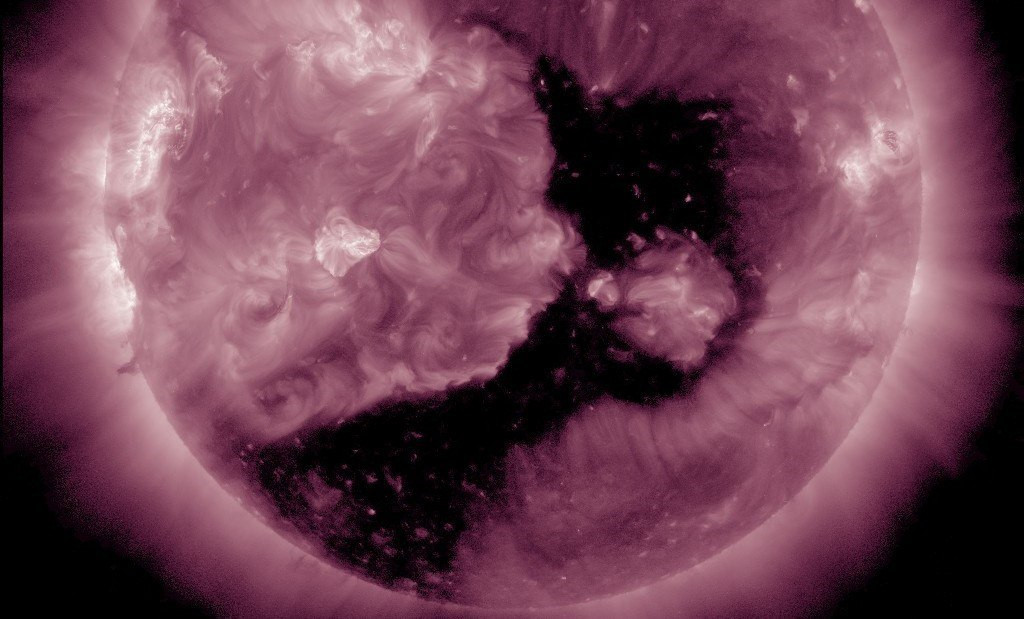 Крупная корональная дыра на Солнце вызовет магнитные бури на Земле