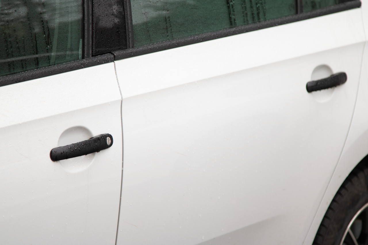 Что делать, если на парковке поцарапали вашу машину?