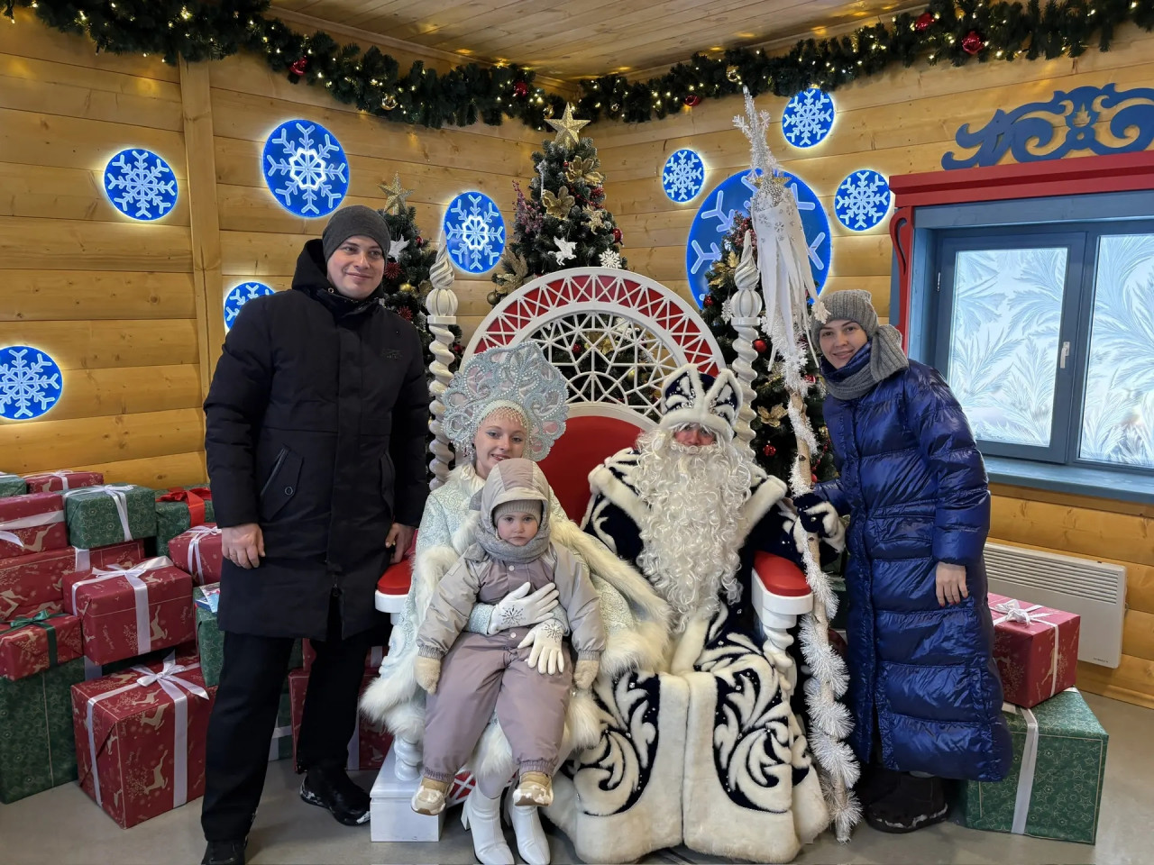 Дом Деда Мороза снова принимает гостей на площади Ленина в Ставрополе Дом Деда Мороза снова принимает гостей на площади Ленина в Ставрополе