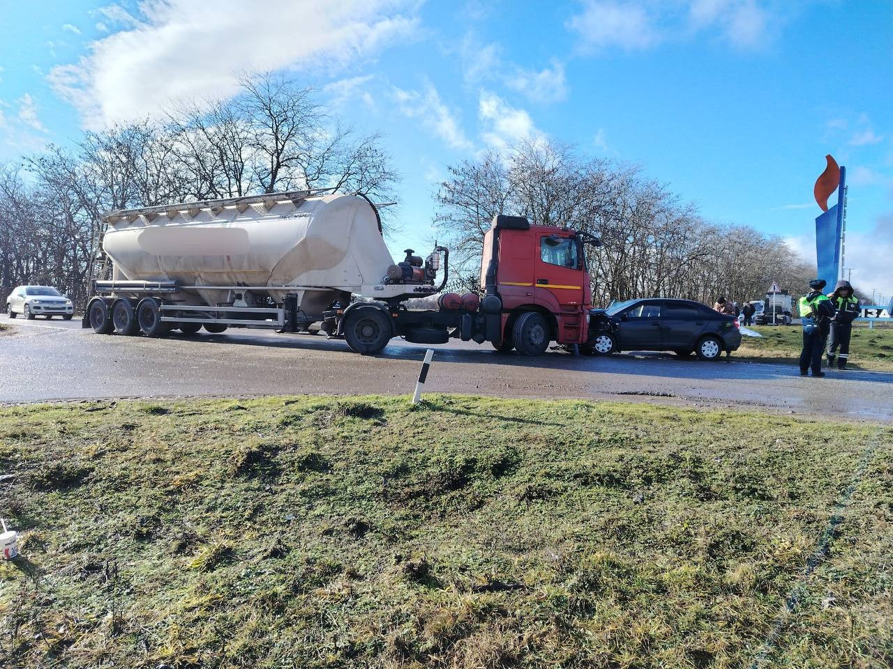 35-летняя женщина пострадала при столкновении КАМАЗа и "Шевроле" на Ставрополье