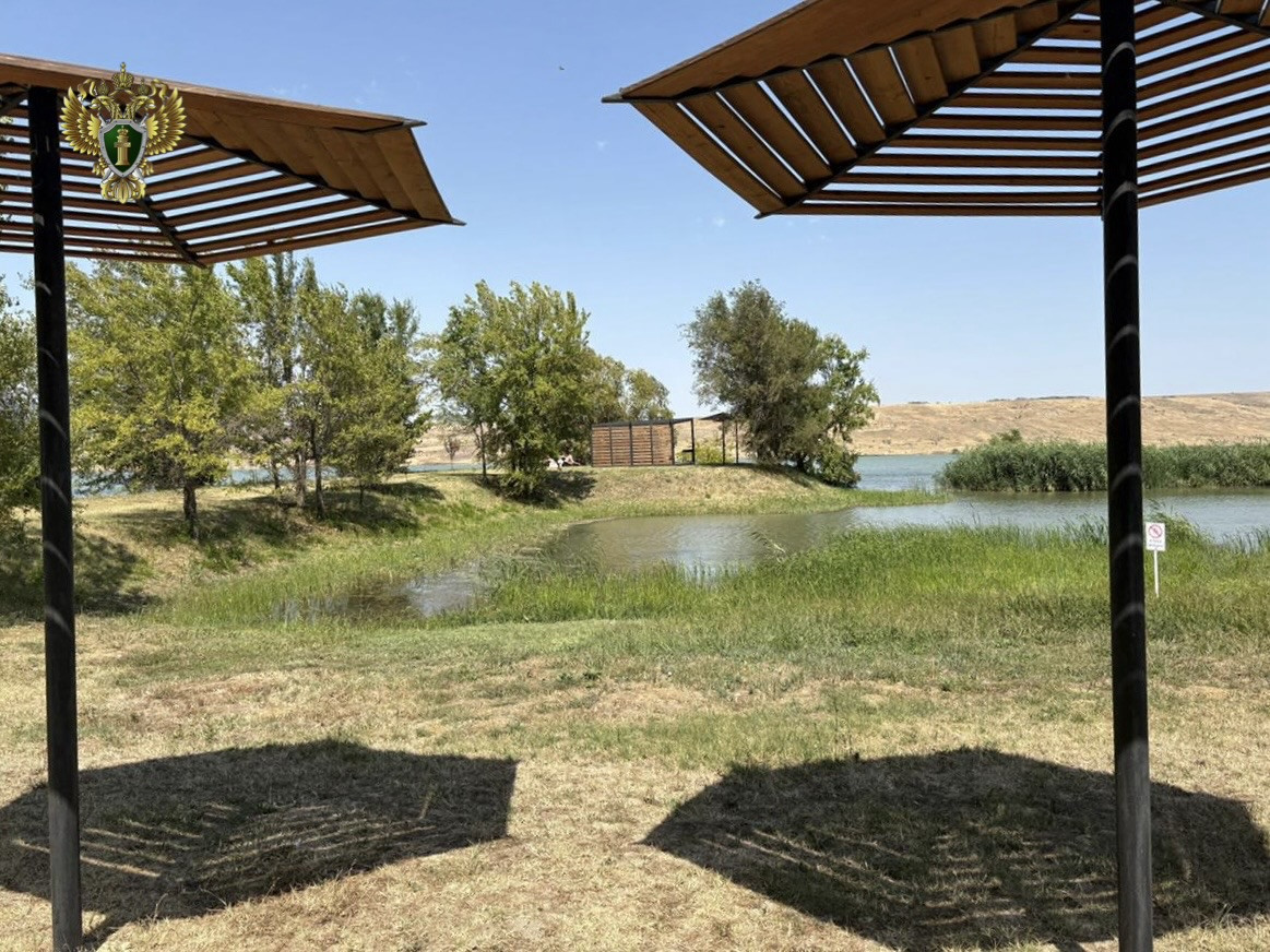 Четыре коммерсанта нарушили закон о береговой полосе на Ставрополье Четыре коммерсанта нарушили закон о береговой полосе на Ставрополье