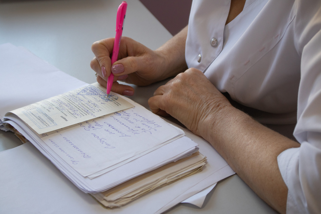 Больничный по уходу за ребенком: как оформить и что нужно знать?