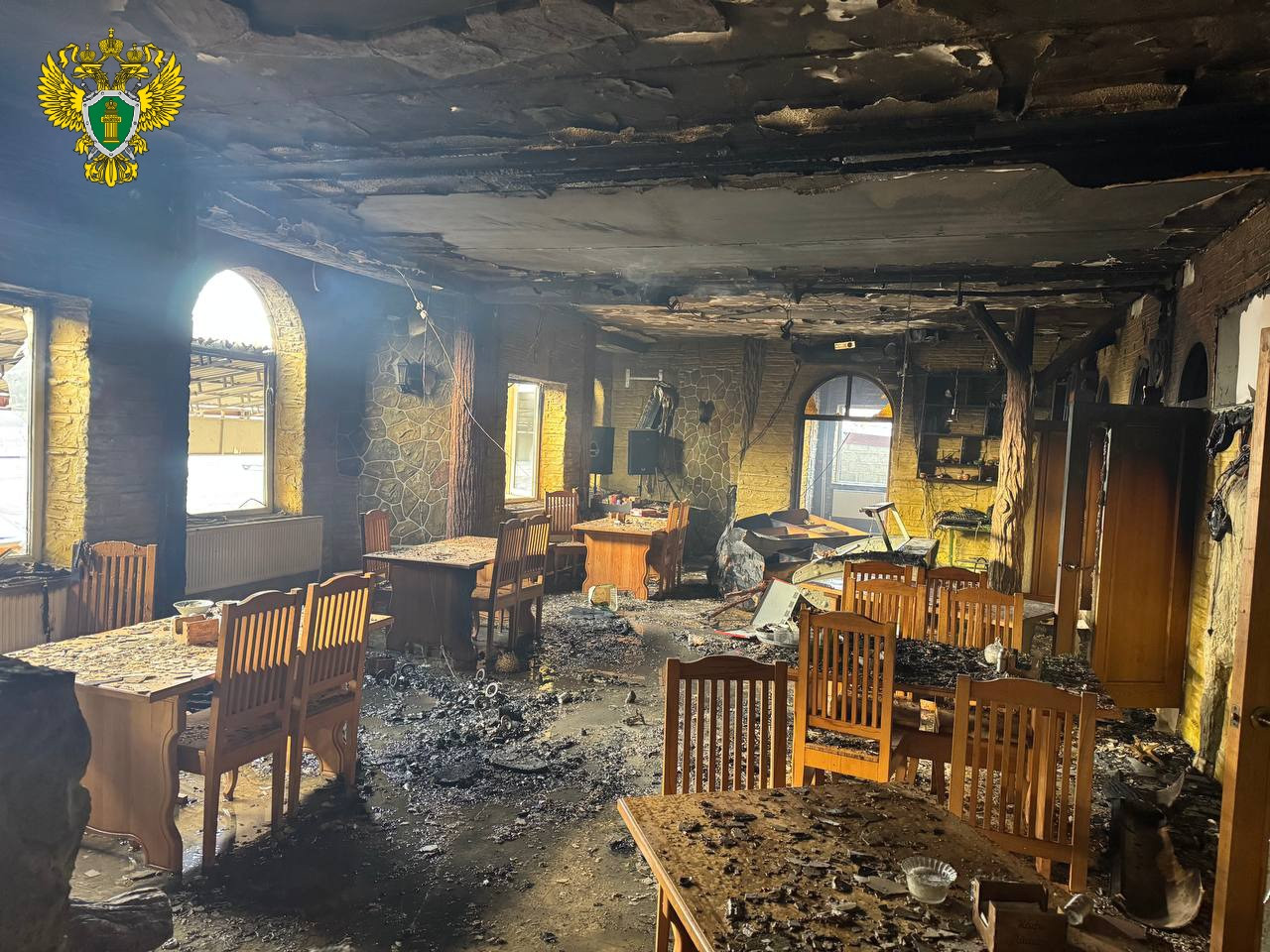 Восемь человек пострадали при пожаре в придорожном кафе в Кочубеевском округе