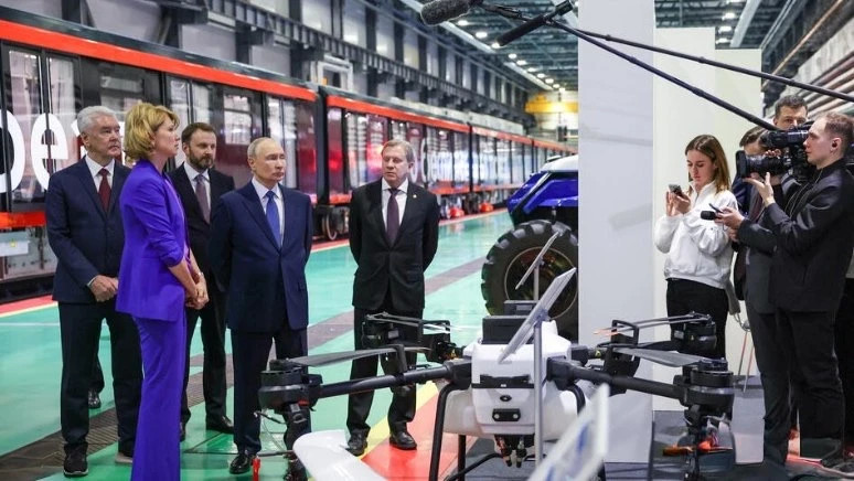 Владимир Путин познакомился с разработками СтГАУ в области беспилотных сельхозмашин