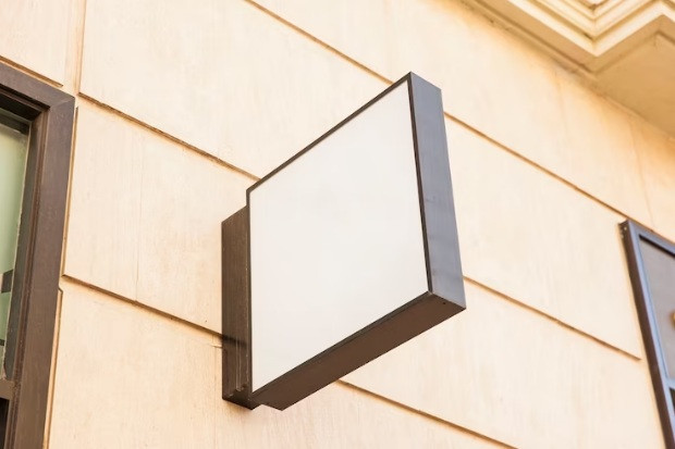 В Ставрополе избавляются от визуального шума в виде незаконных вывесок