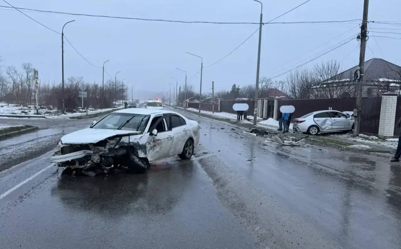 Двое подростков и водители пострадали в аварии в Изобильненском округе