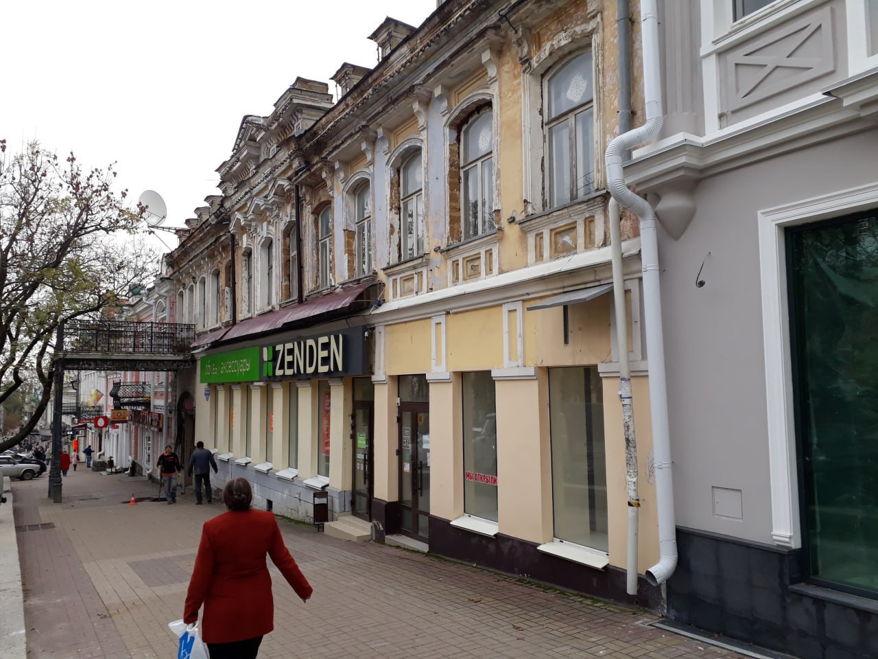 Предприниматели приводят в порядок вывески на проспекте Карла Маркса в Ставрополе