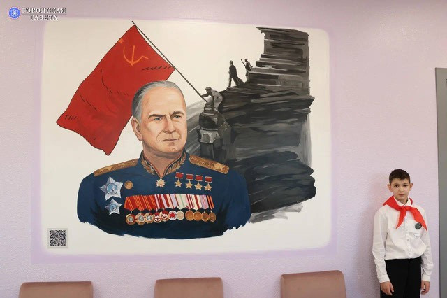 Муралы с портретами выдающихся людей создали в одной из школ на Ставрополье