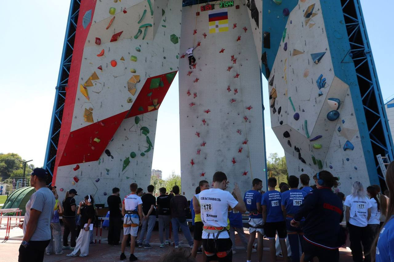 Первый на Северном Кавказе типовой скалодром в Кисловодске посетили более двух тысяч человек Первый на Северном Кавказе типовой скалодром в Кисловодске посетили более двух тысяч человек