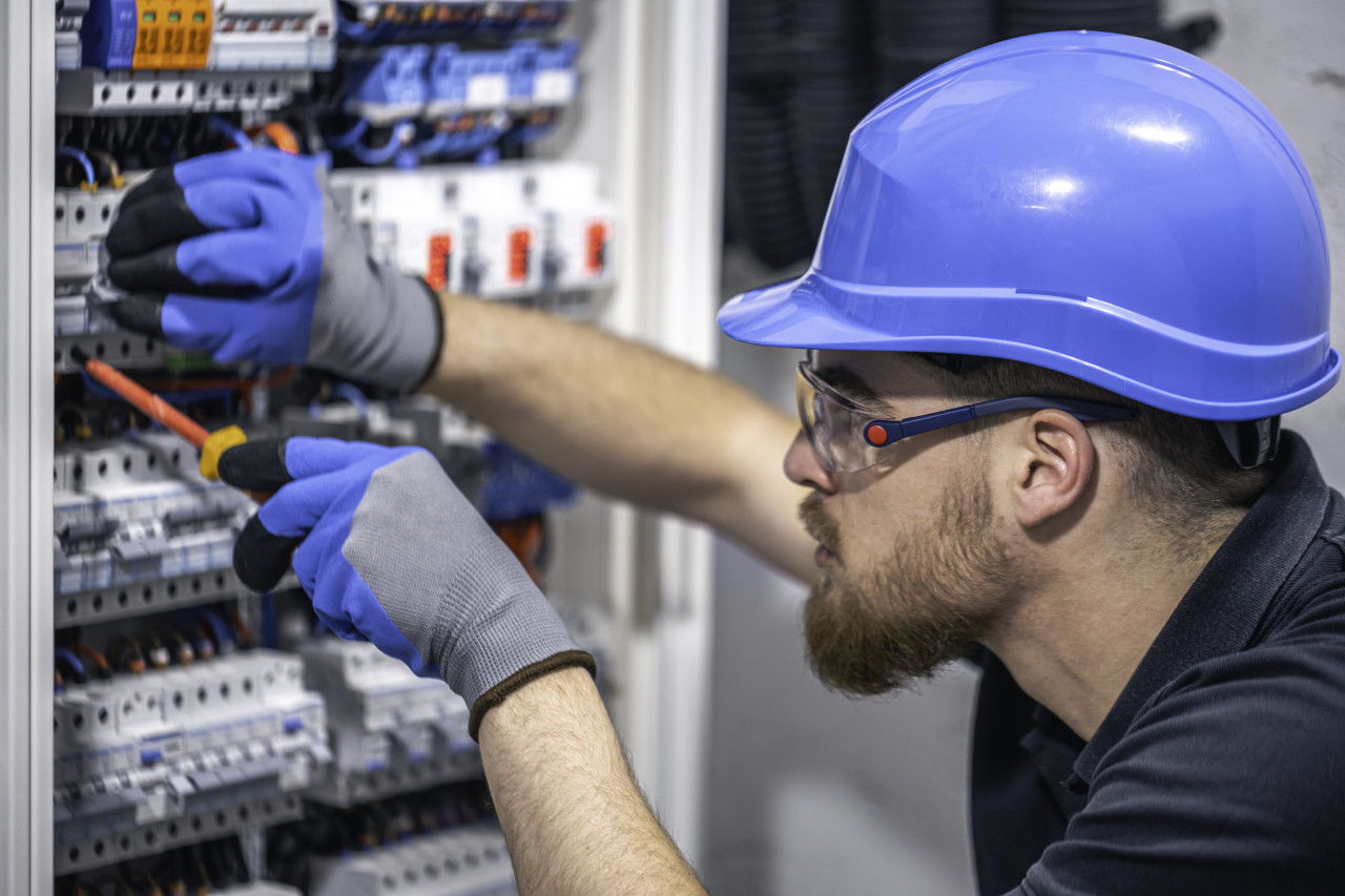 Спрос на электриков в Ставрополье вырос почти на 50%