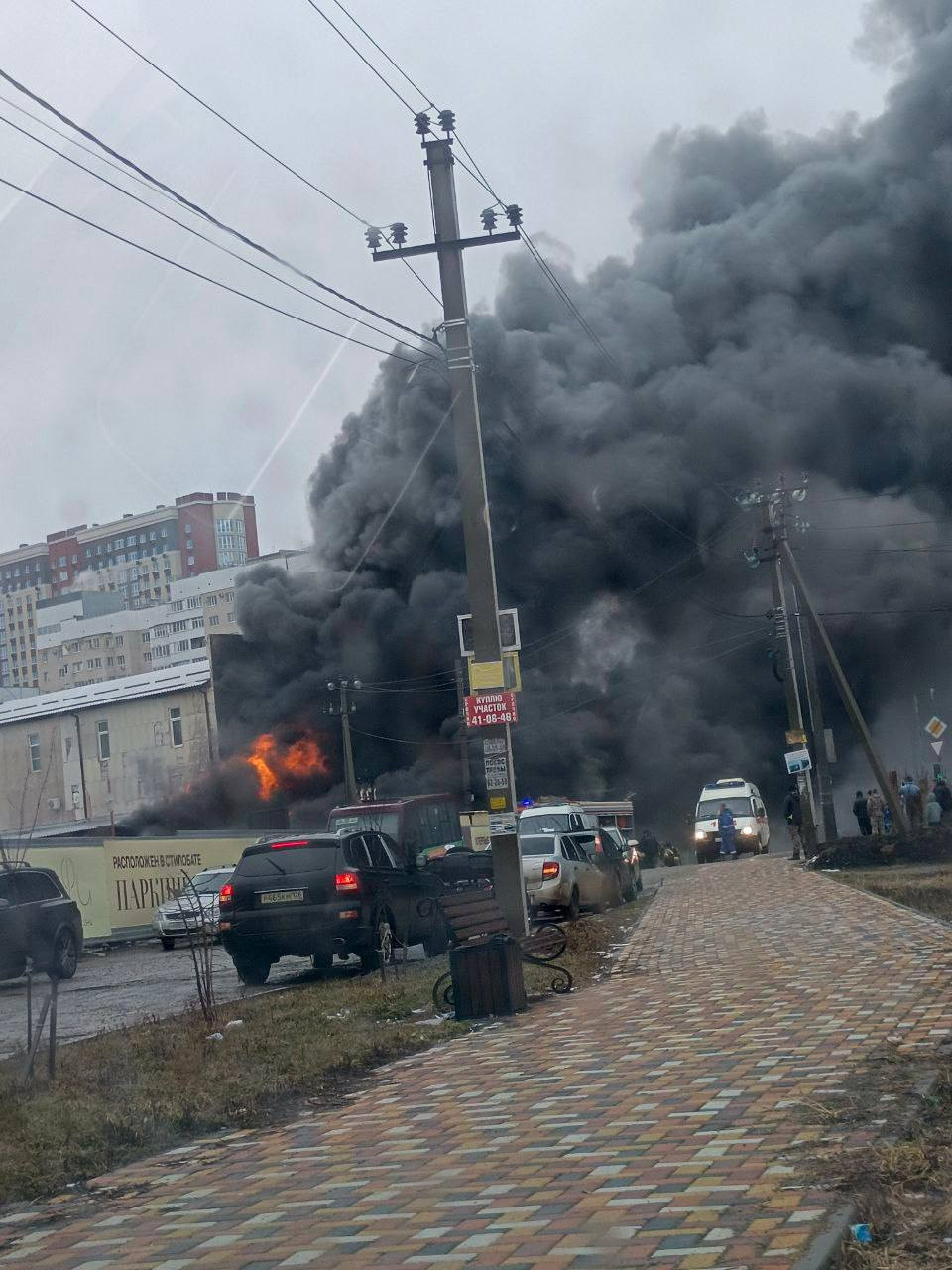 Сильный пожар произошел на улице Доваторцев в Ставрополе