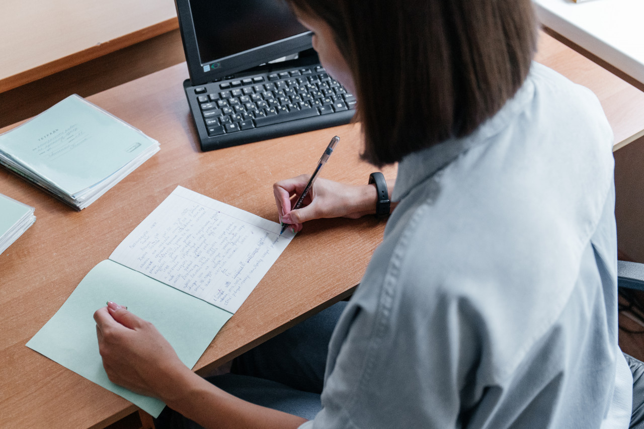 В Госдуме предложили перестать оценивать домашние задания в школах