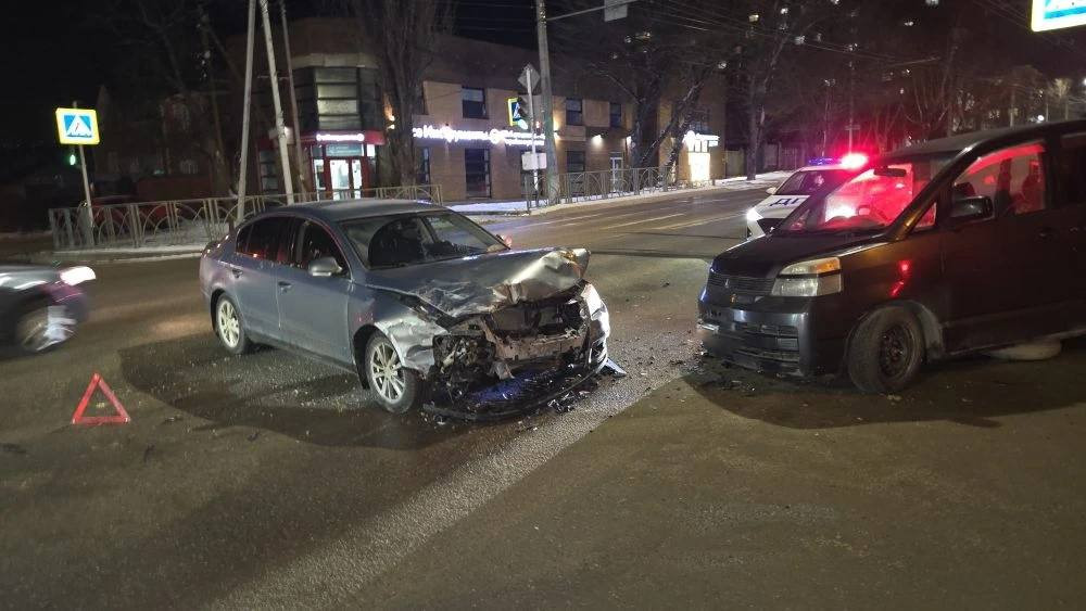 Четыре человека пострадали в результате столкновения двух авто в Ставрополе