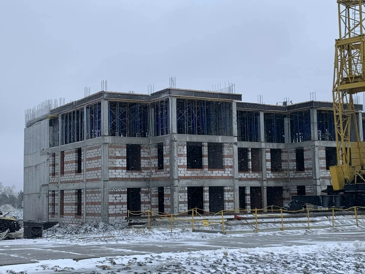 Строители приступили к монтажу инженерных сетей в детсаду на Южном обходе в Ставрополе