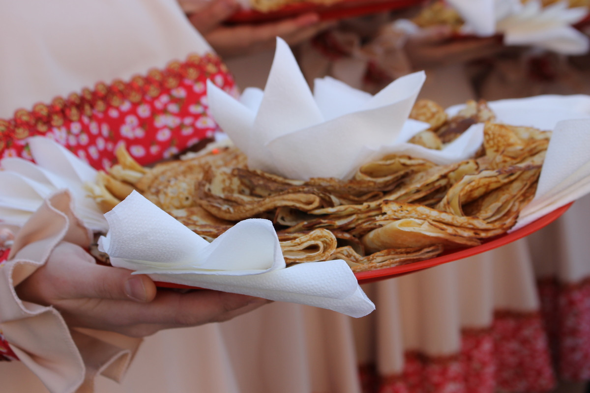 Названы три лучшие начинки для блинов