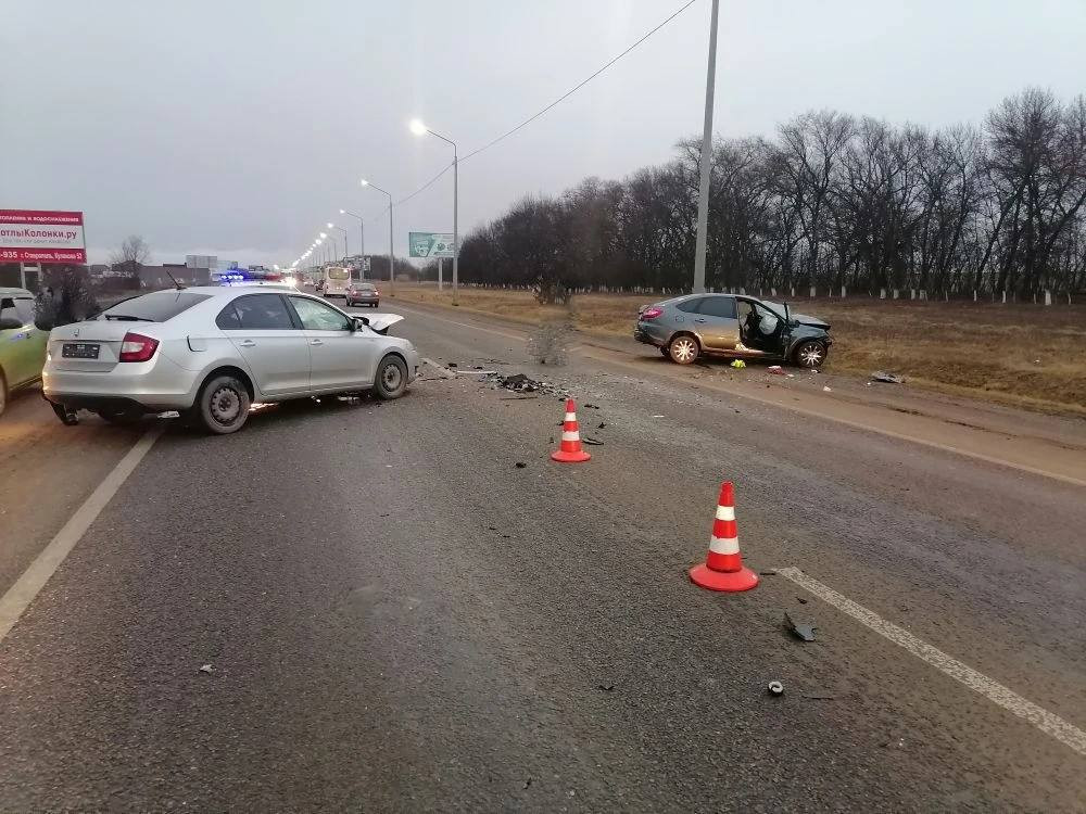 Один человек погиб в результате встречного столкновения на Ставрополье Один человек погиб в результате встречного столкновения на Ставрополье