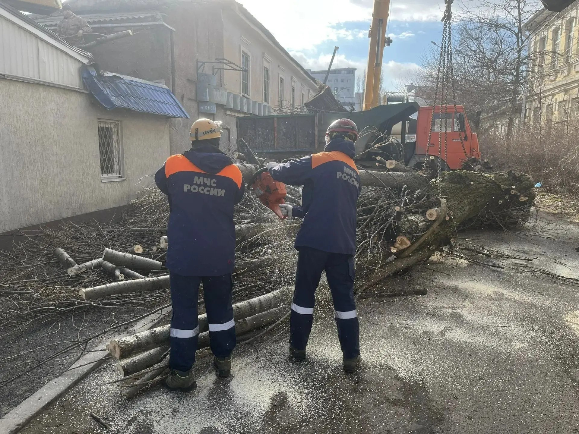 55 из 64 заявок после сильного ветра отработали в Ставрополе