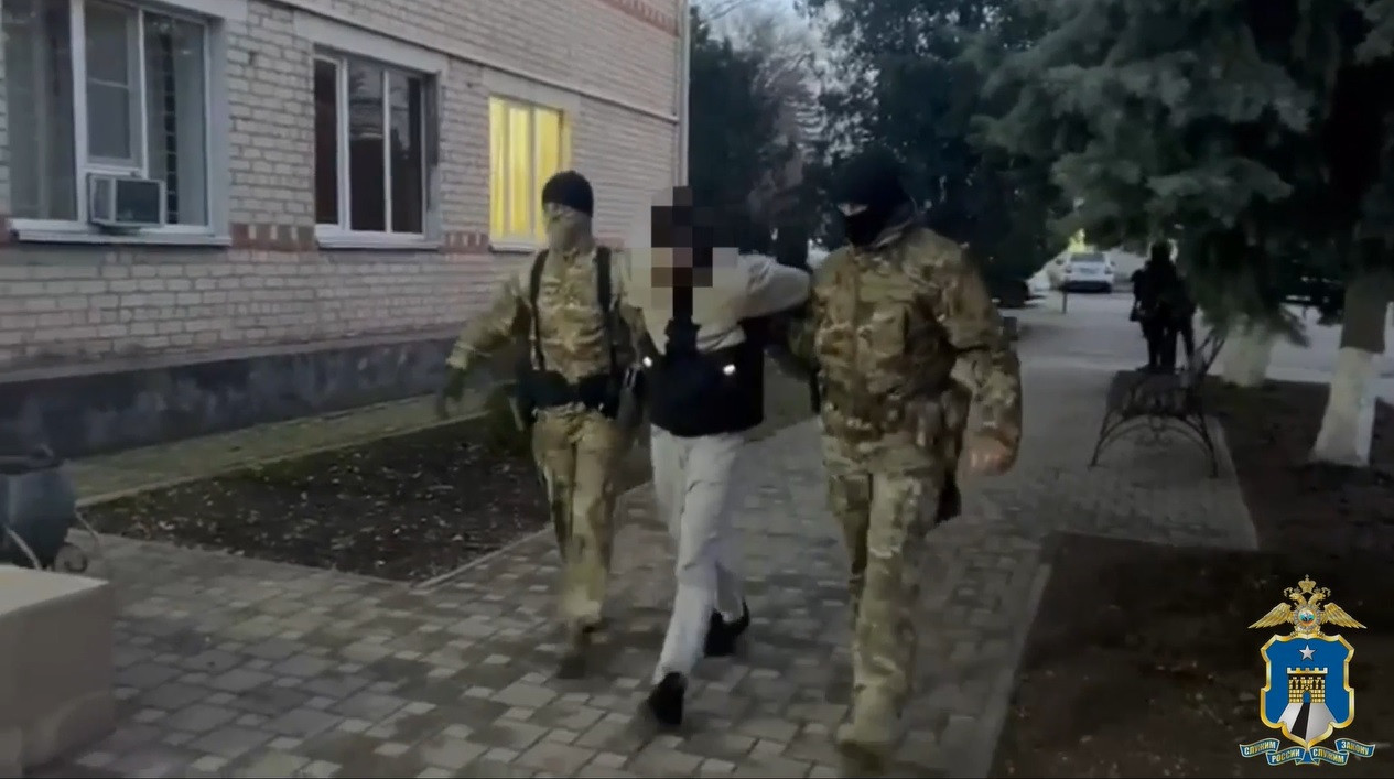 Зачинщика драки с 57-летним мужчиной задержали в Солнечнодольске