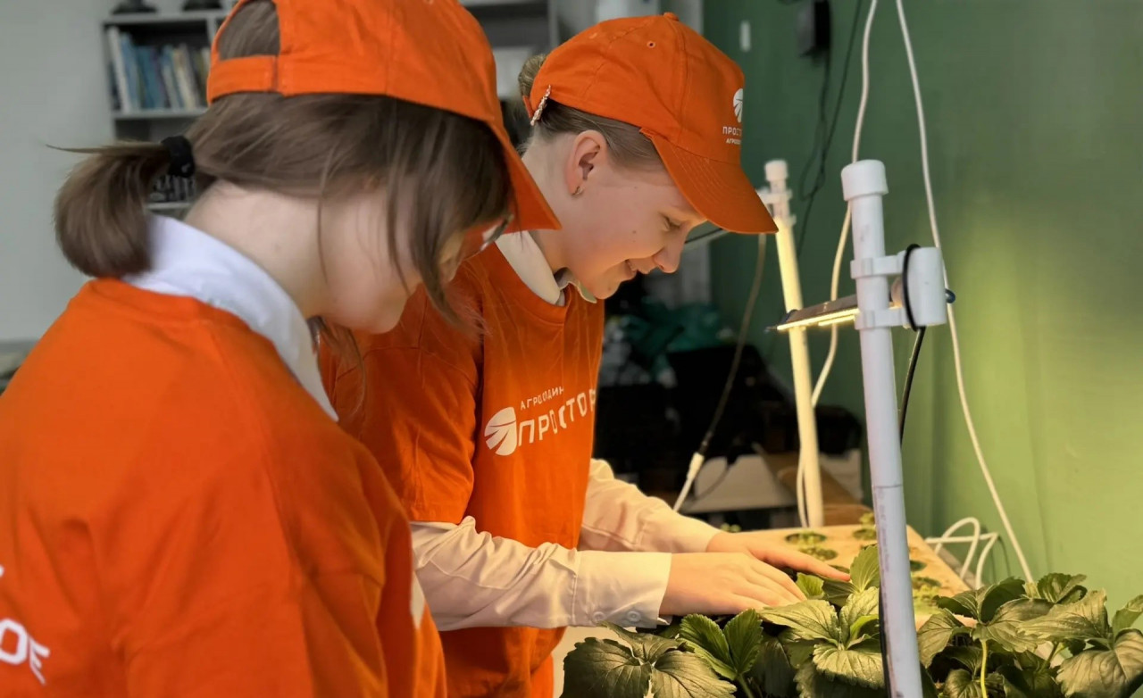 Ученики агрокласса подготовили к весне яблоневый сад в Минеральных Водах Ученики агрокласса подготовили к весне яблоневый сад в Минеральных Водах