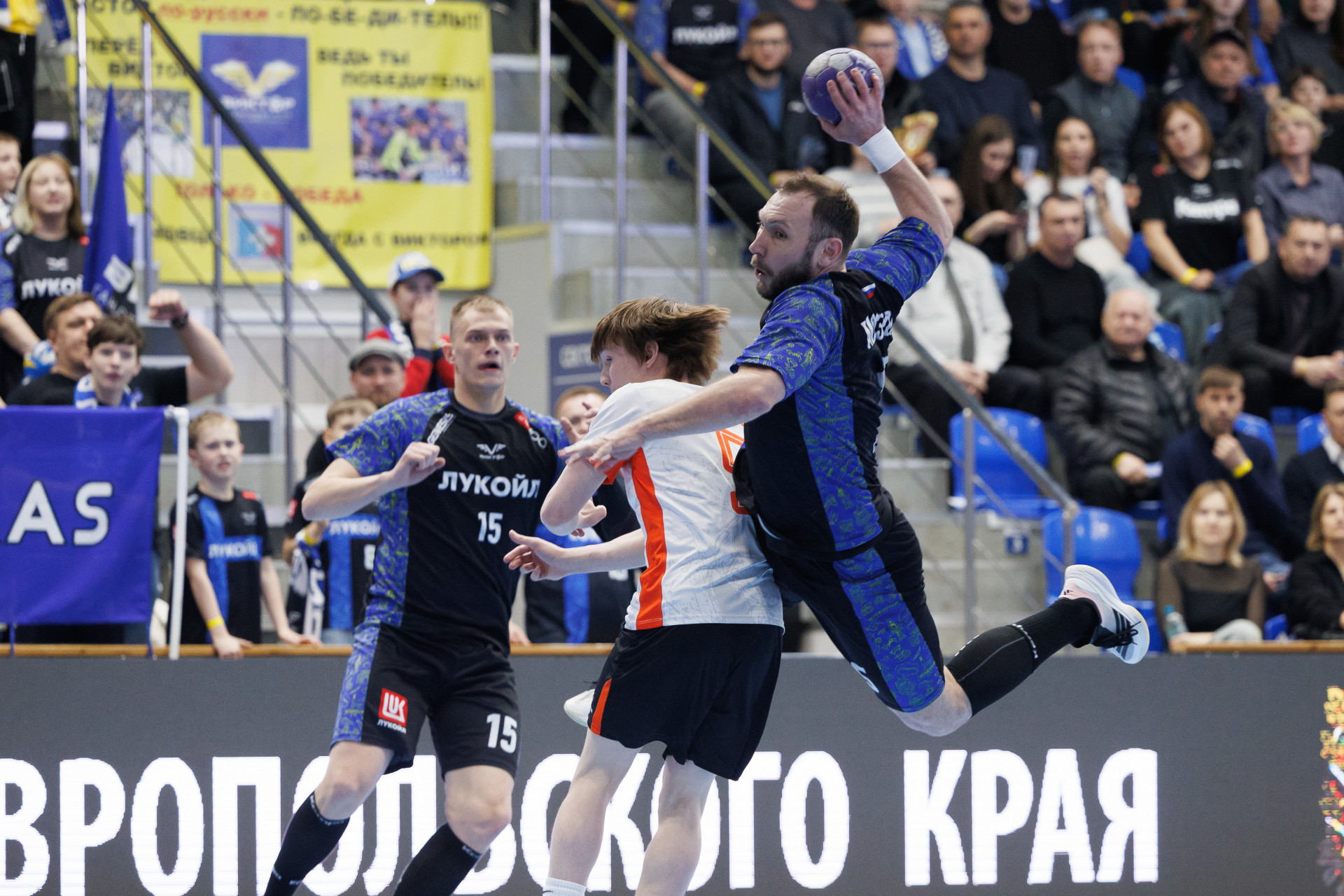 Ставропольские гандболисты обыграли москвичей и отпраздновали десятую победу в чемпионате России Ставропольские гандболисты обыграли москвичей и отпраздновали десятую победу в чемпионате России