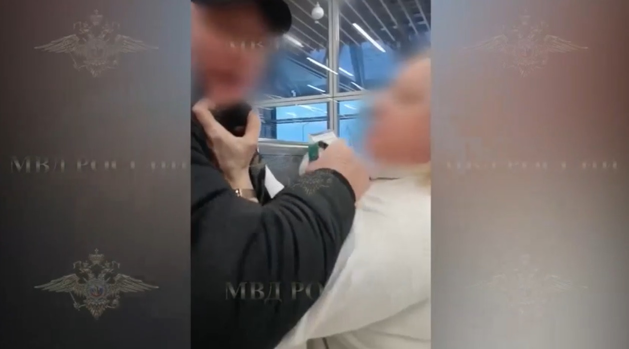 До пяти лет заключения грозит дебоширу, избившему сотрудниц службы безопасности в аэропорту Минвод