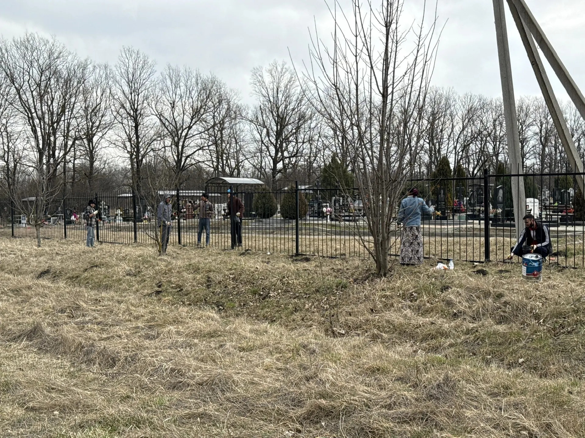 Кладбища в Ставрополе готовят к Пасхе