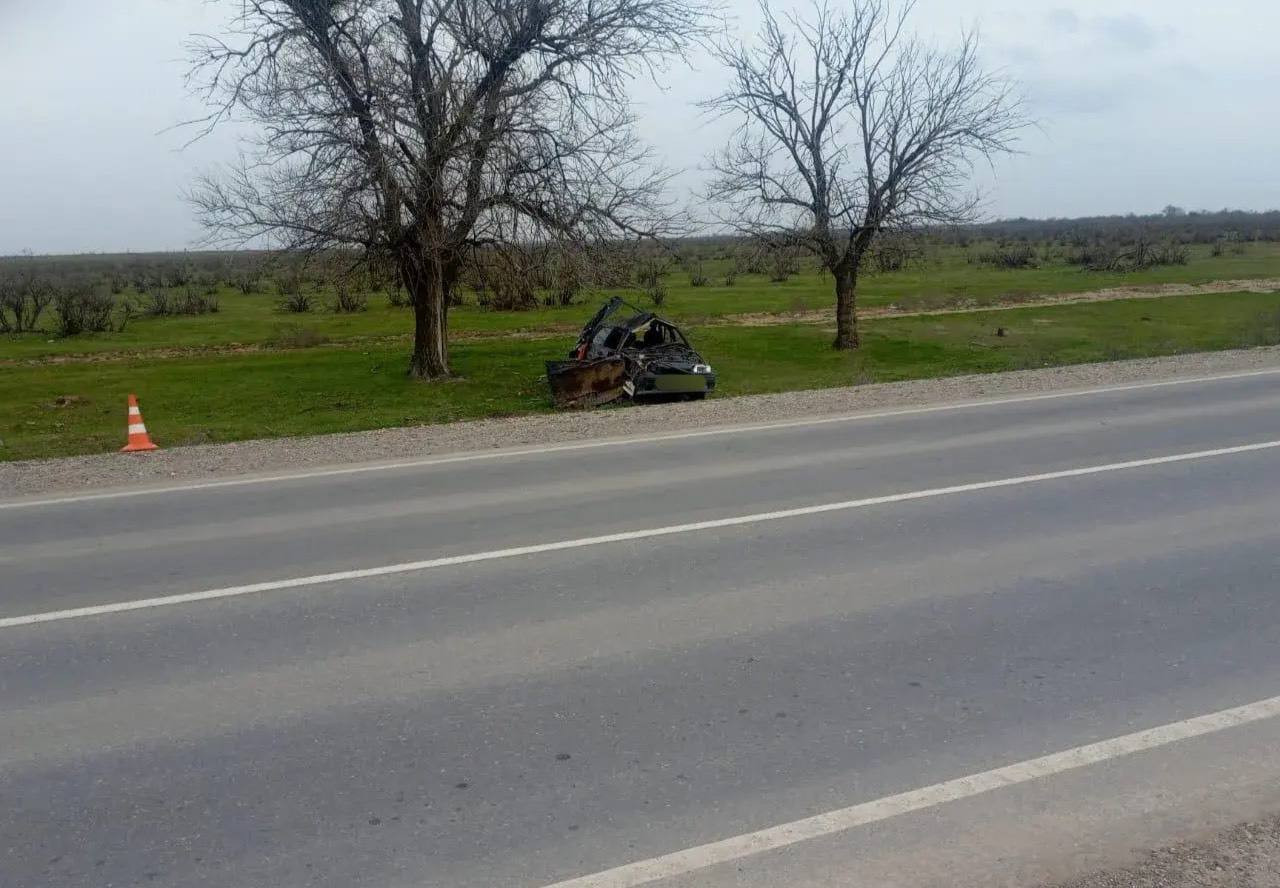 Три человека пострадали при съезде машины с трассы на Ставрополье Три человека пострадали при съезде машины с трассы на Ставрополье