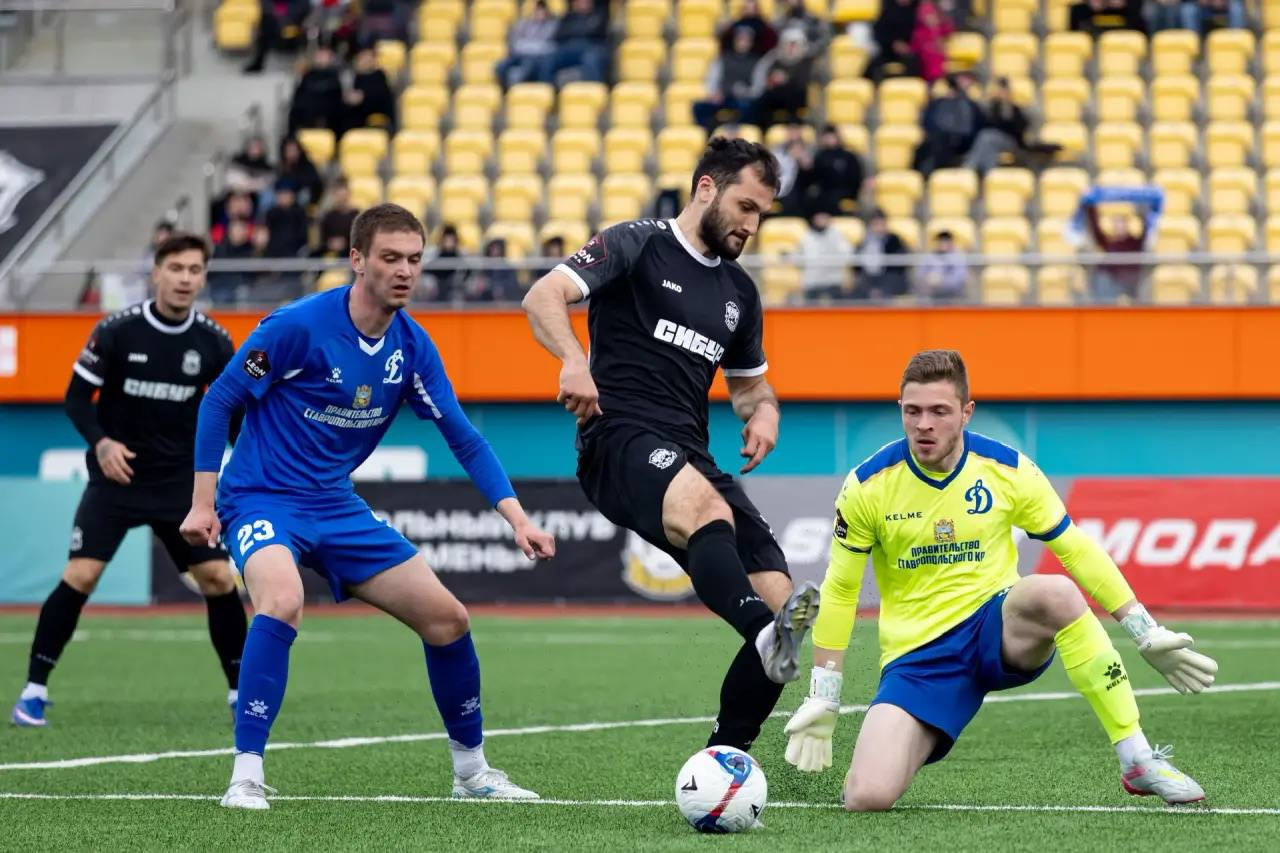 Три мяча пропустили «Динамо» Ставрополь в матче против «Тюмени» Три мяча пропустили «Динамо» Ставрополь в матче против «Тюмени»