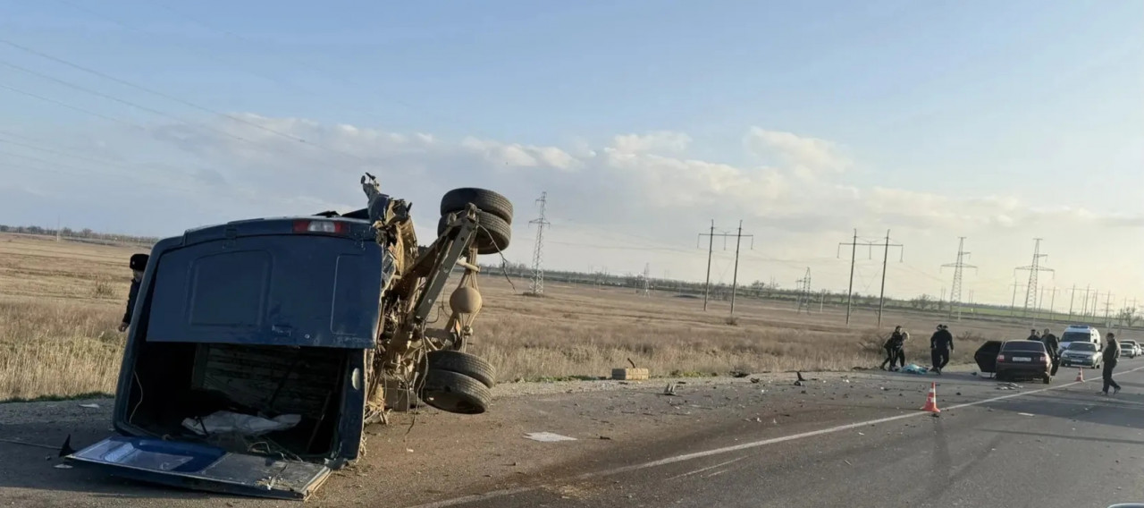 Водитель «Приоры» погиб в ДТП с «ГАЗелью» в Буденновском округе Водитель «Приоры» погиб в ДТП с «ГАЗелью» в Буденновском округе
