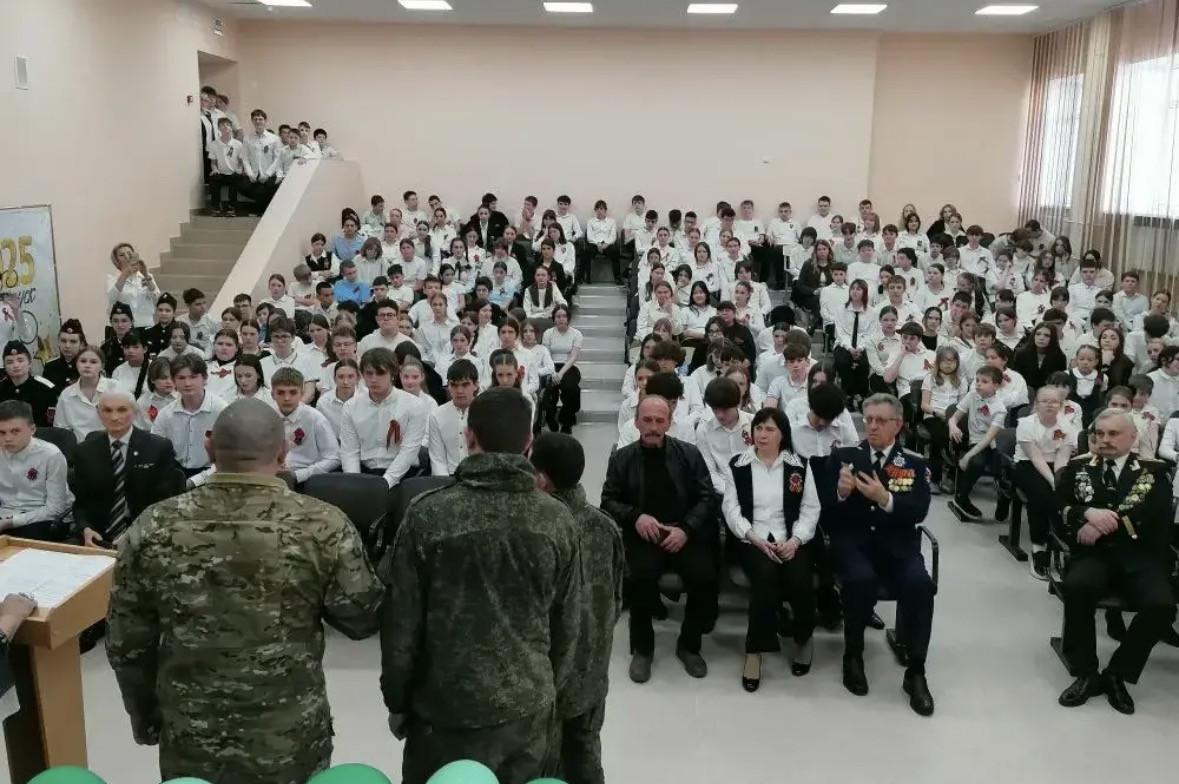 Еще одну парту Героя открыли в Ставрополе