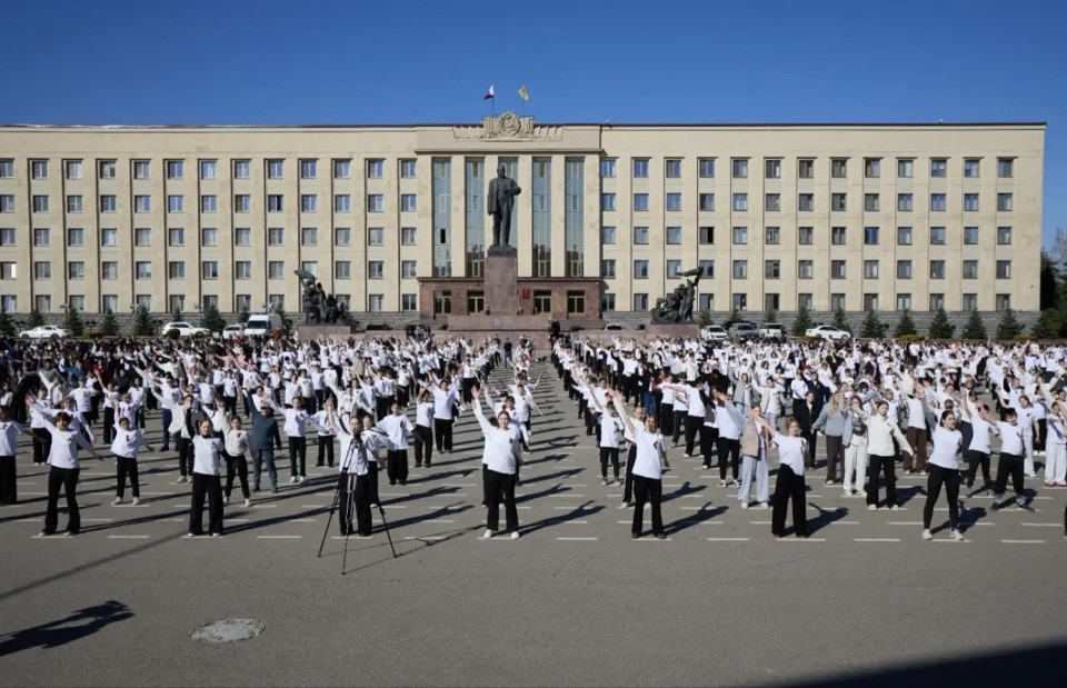 1000 школьников собрались на зарядке в День здоровья в Ставрополе