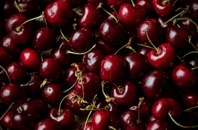 Из-за наводнения в Дагестане на рынках России может подорожать черешня и абрикосы Из-за наводнения в Дагестане на рынках России может подорожать черешня и абрикосы