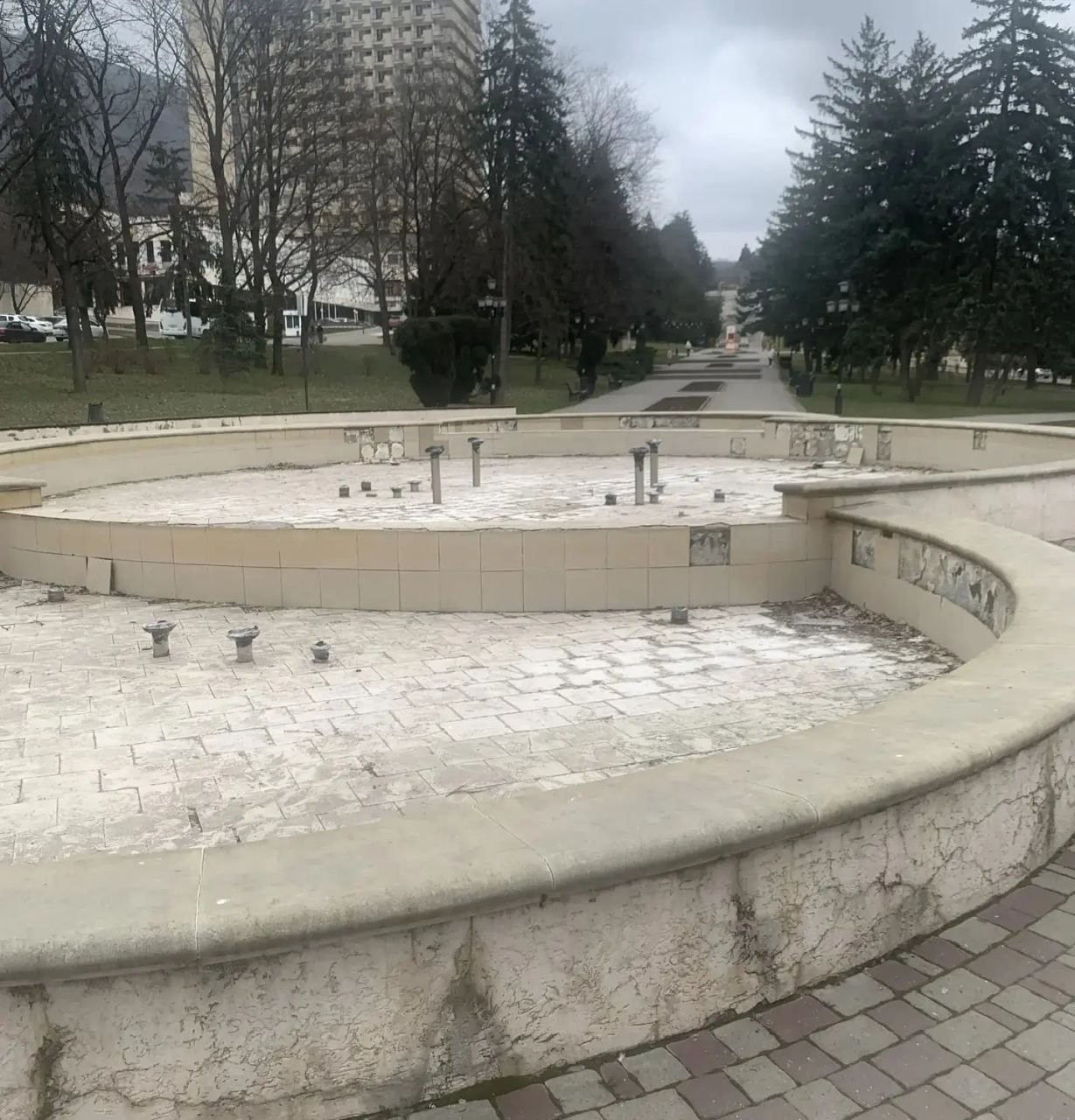 В Пятигорске обновляют светомузыкальный фонтан «Центральный»