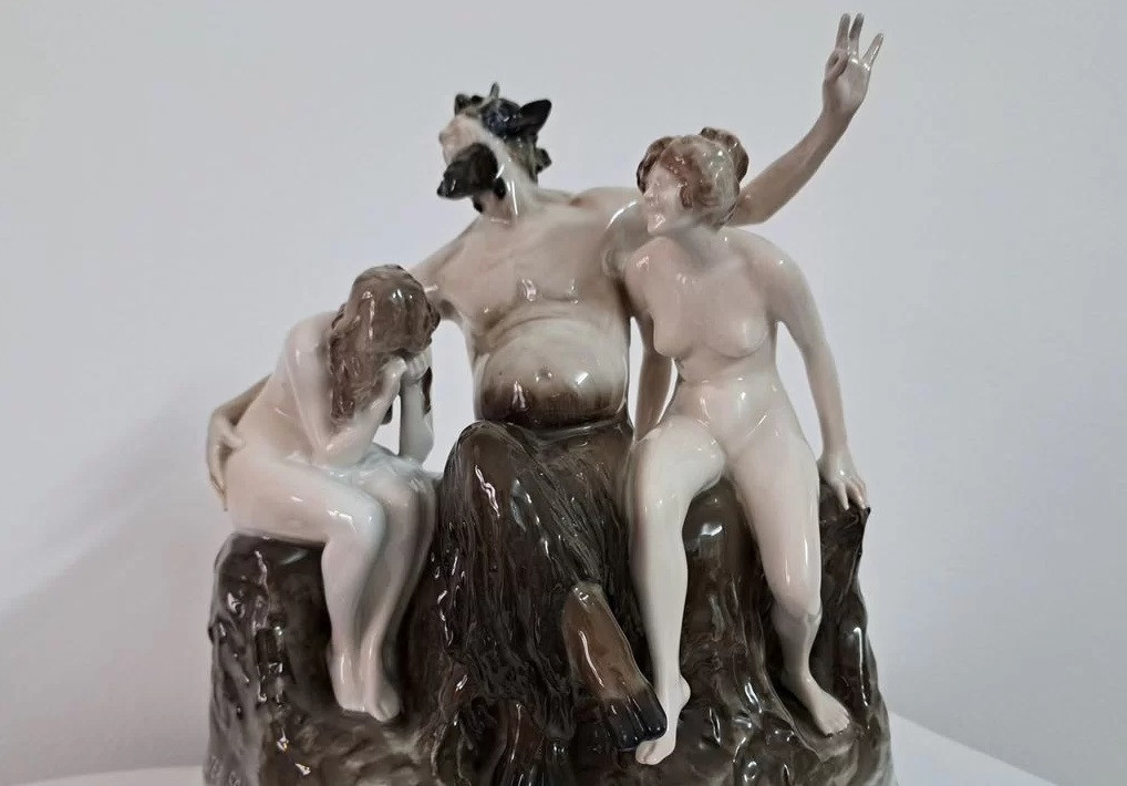 Какой уникальный антиквариат продают в Астрахани? Какой уникальный антиквариат продают в Астрахани?