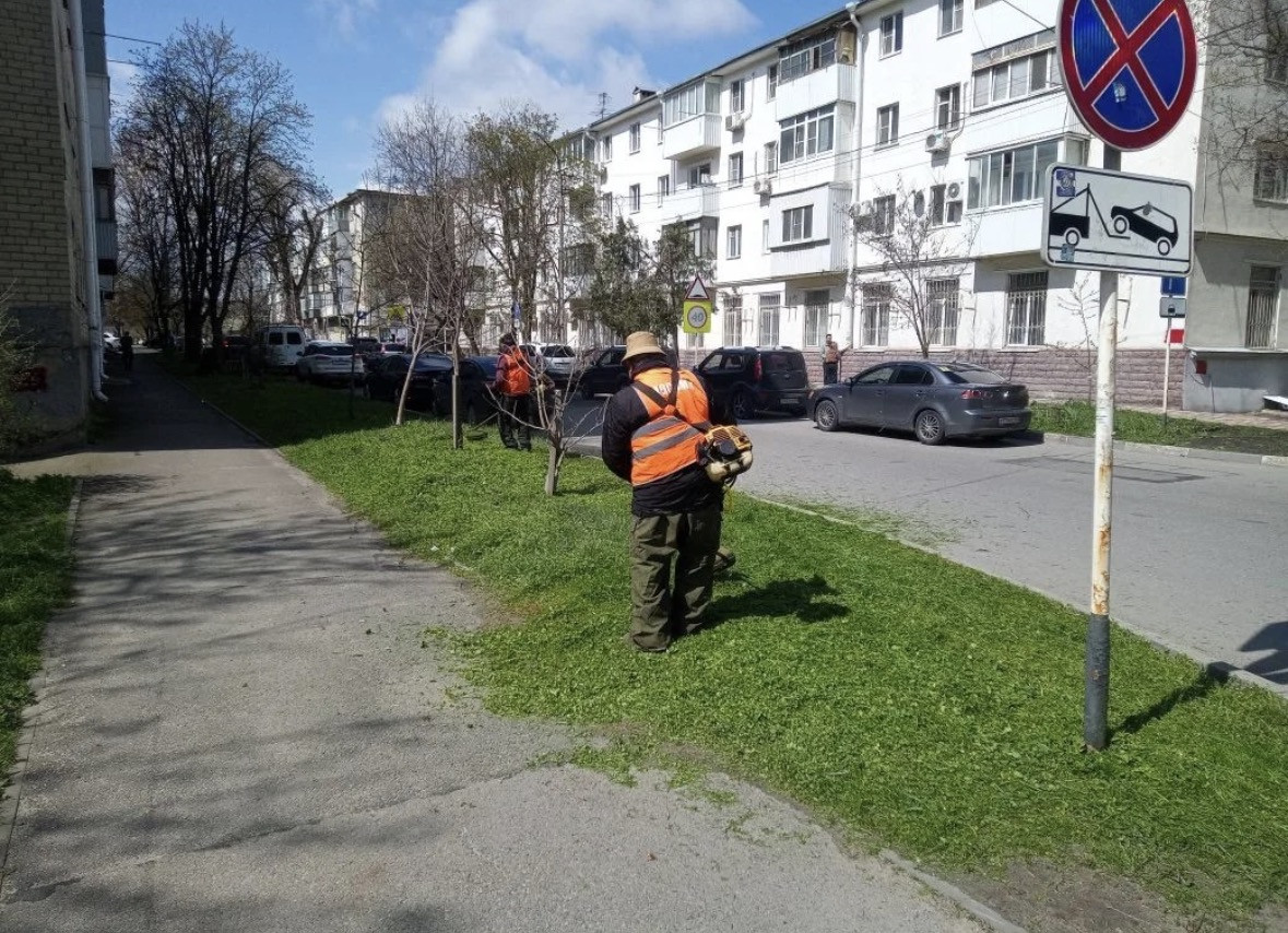 Больше 690 тыс. квадратных метров в Ставрополе очистили от травы