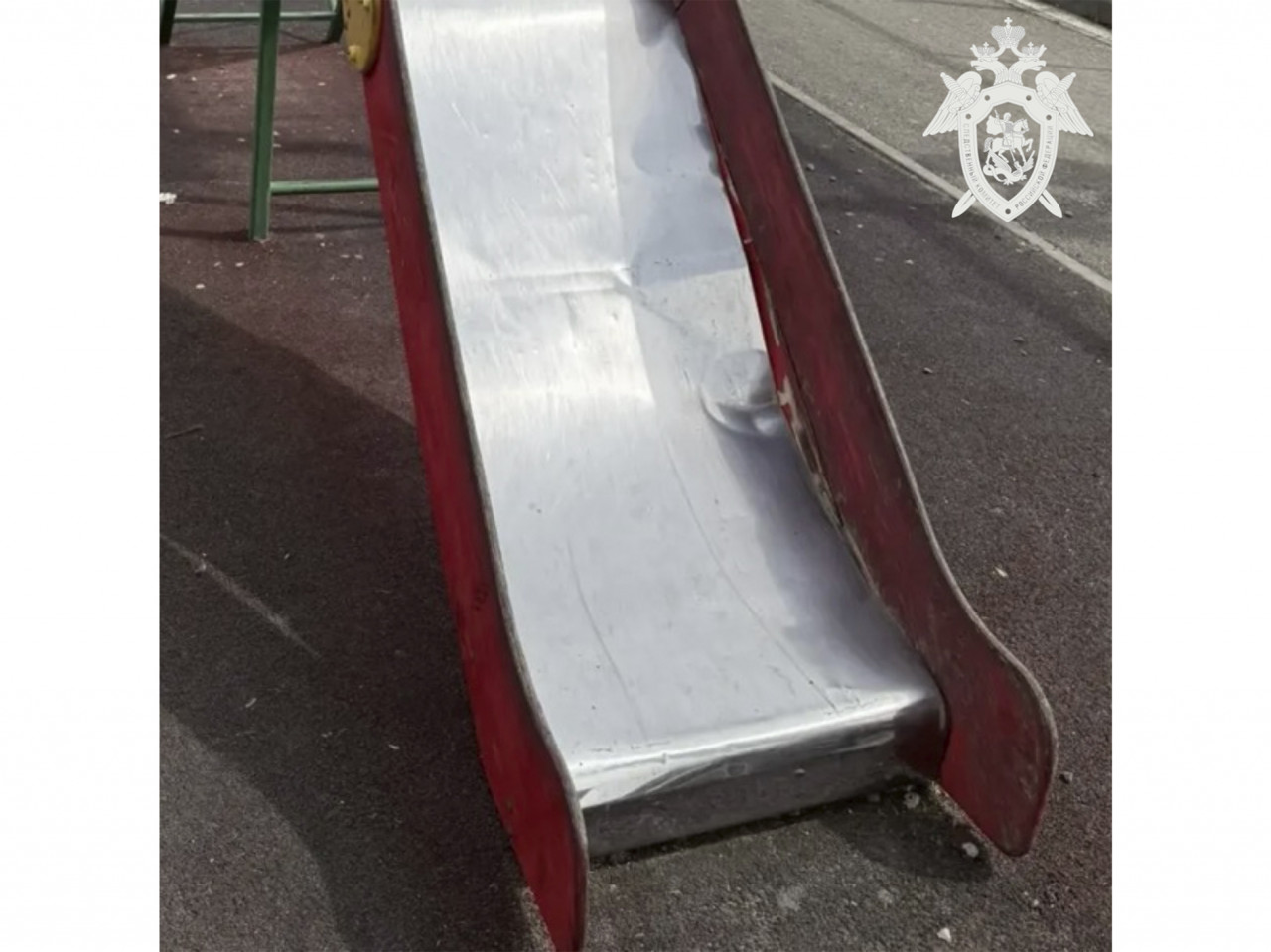 4-летний мальчик потерял фалангу пальца при катании на горке в Пятигорске