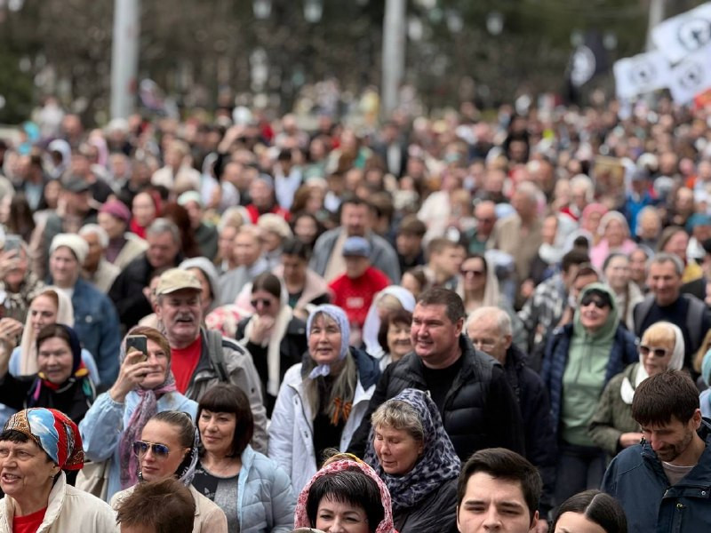 Тысячи православных прошли Крестным ходом по улицам Пятигорска