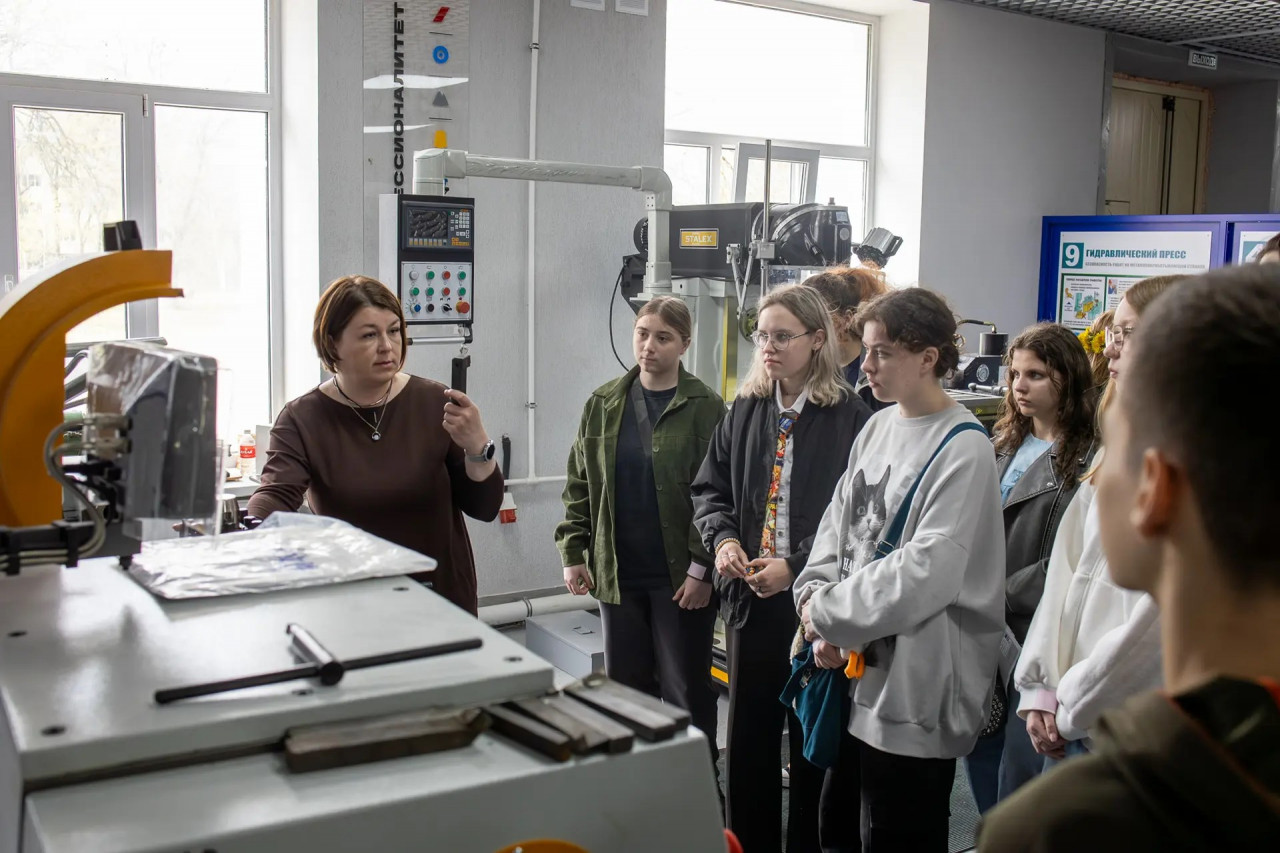 Около тысячи школьников познакомились с химическими колледжами на Ставрополье