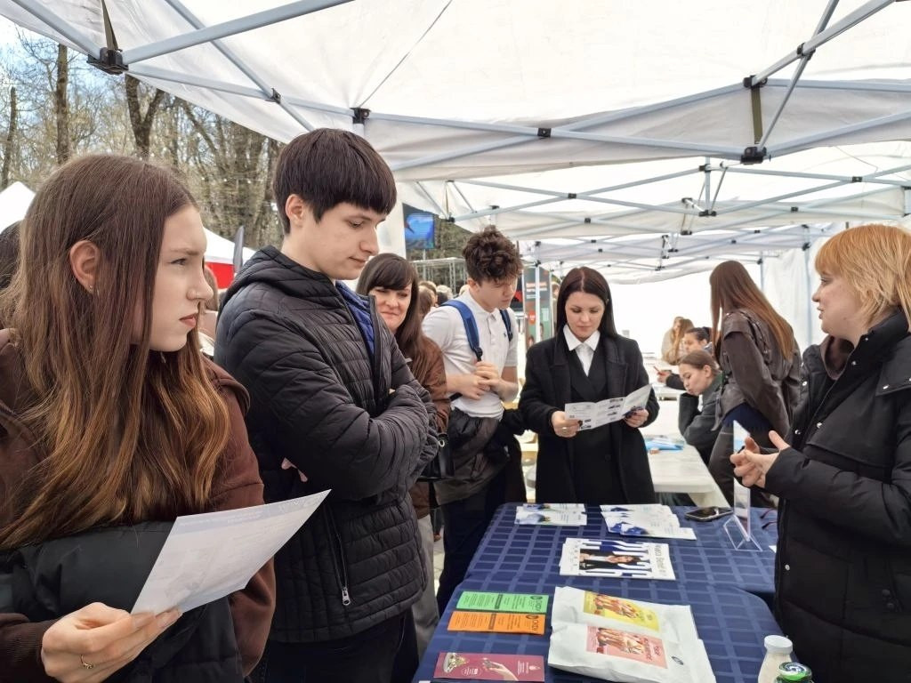 Больше 600 школьников присмотрелись к разным работам в Ставрополе