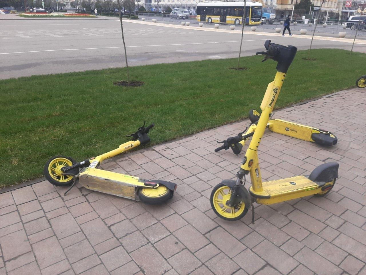 Из-за брошенных самокатов в Ставрополе пострадали люди с ОВЗ