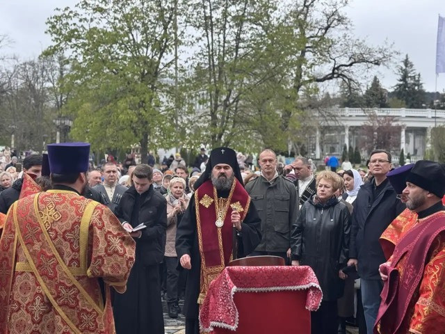 Тысячи человек собрал Крестный ход с освящением нарзанных источников в Кисловодске