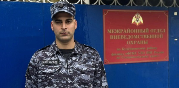 Росгвардеец не дал утонуть мужчине и его 7-летней дочери на Ставрополье