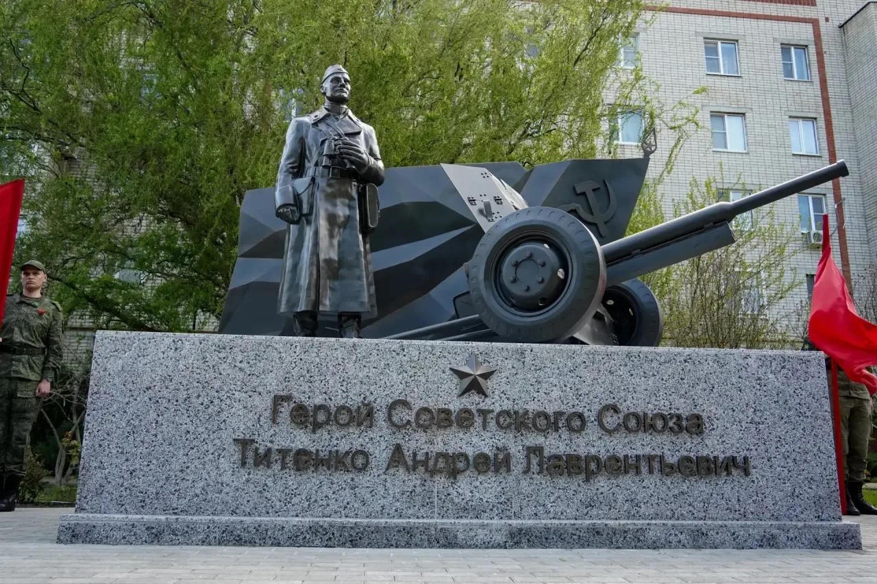 Памятник Герою Советского Союза Андрею Титенко открыли на Ставрополье