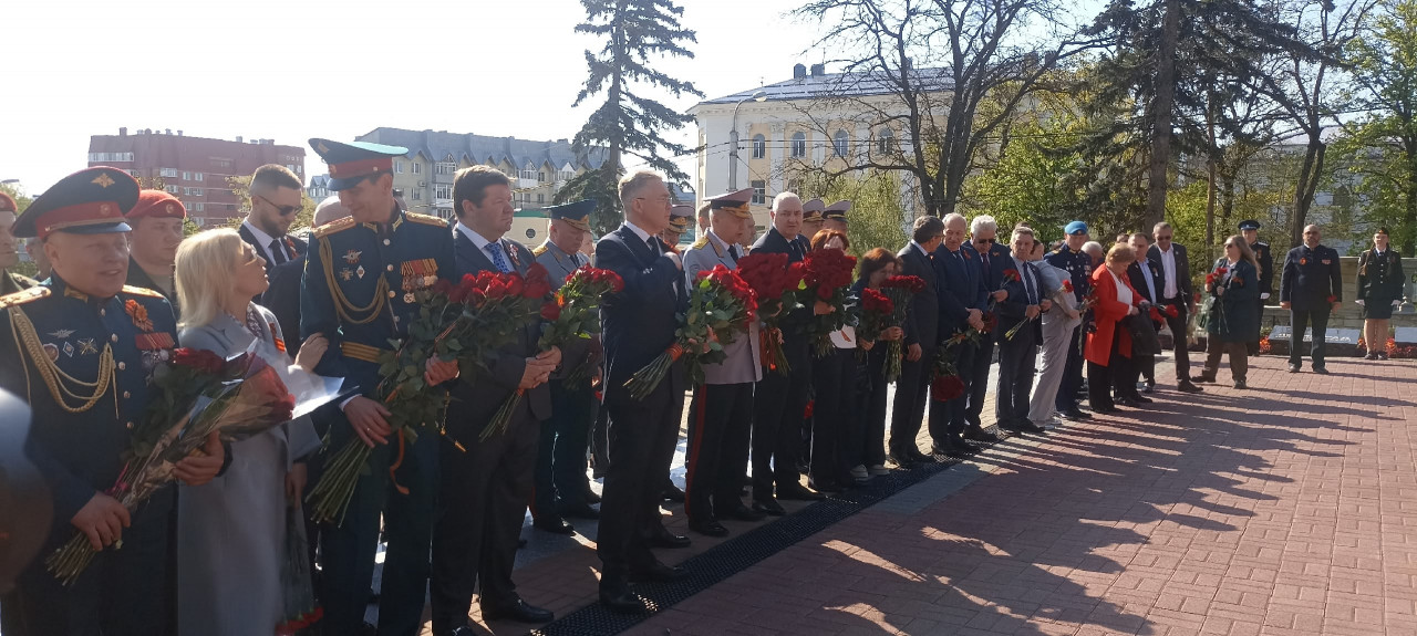 В Ставрополе к "Вечному огню" возложили цветы